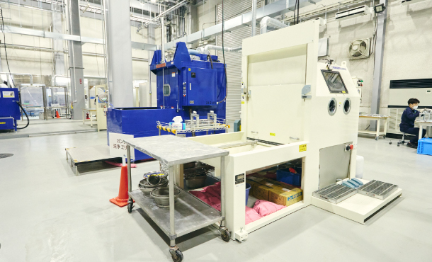 専用ブースと洗浄設備を整備安全・確実な処理が可能<